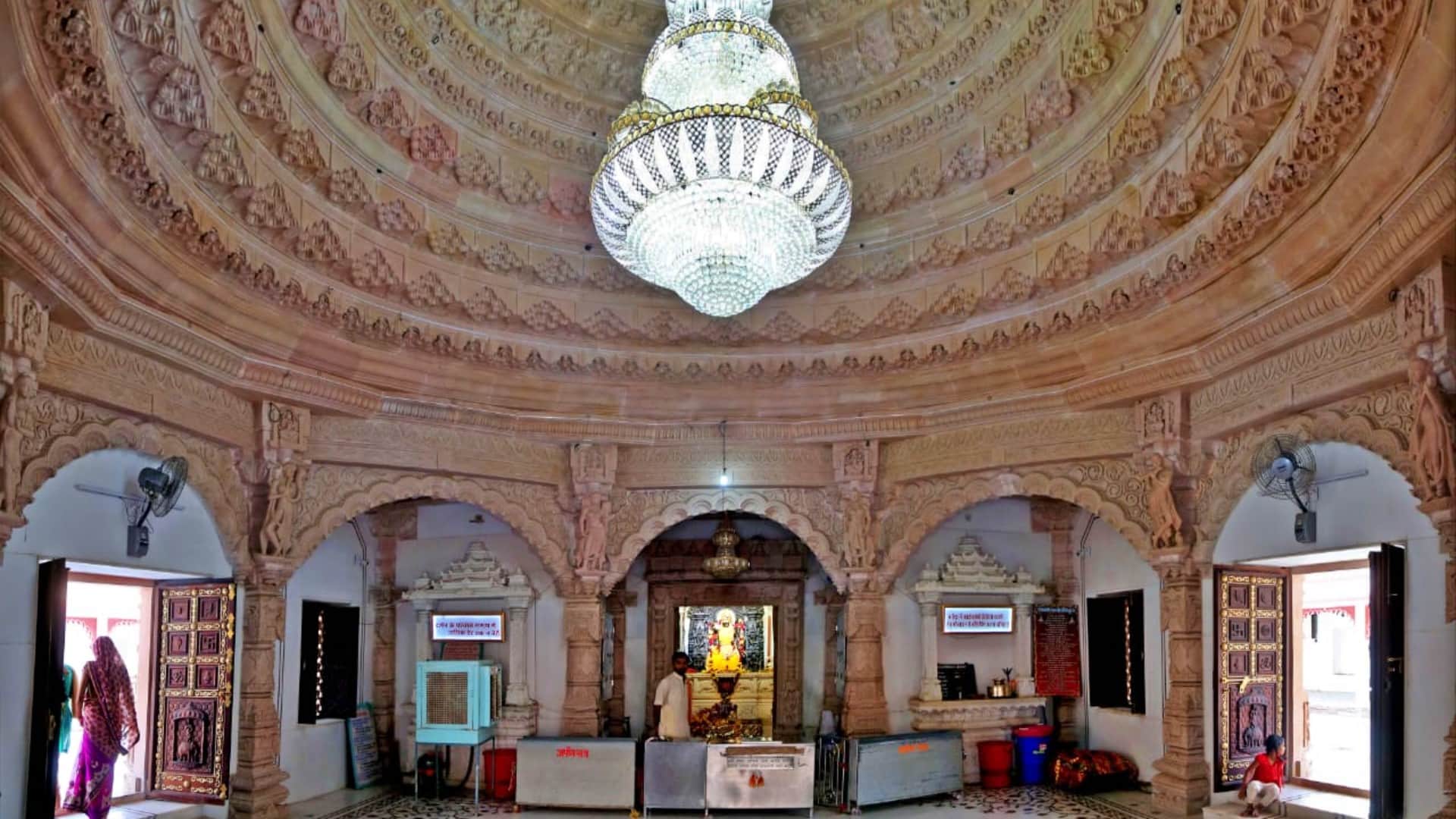 Sharadiya Navratri: Several CM including Prime Minister Vice President visited shrine of Maa Tripura Sundari