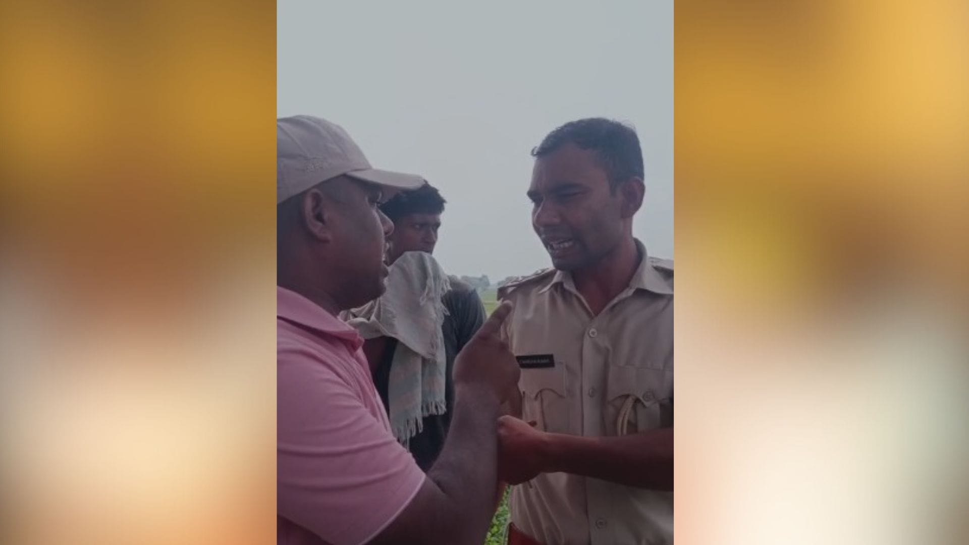 दोनों के बीच झड़प