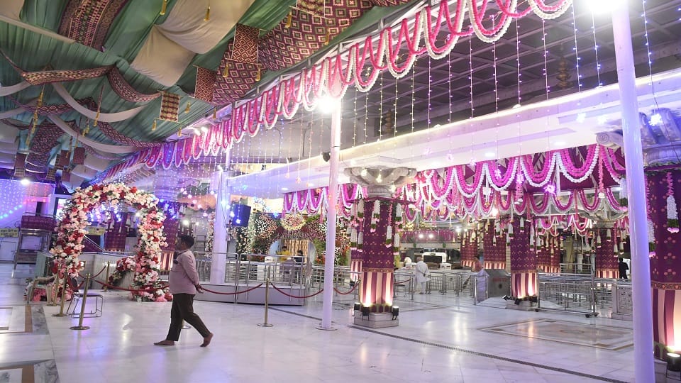 Navratri begins in Delhi today, festive atmosphere prevails