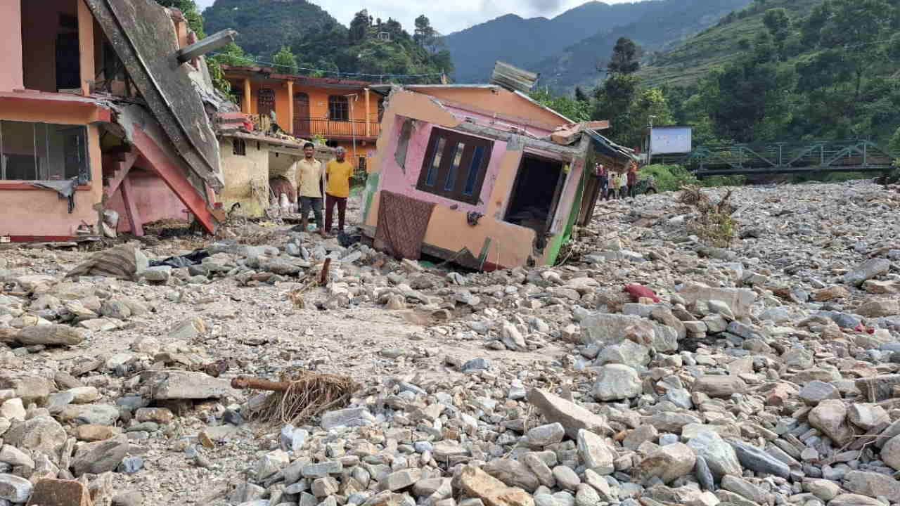 Chamoli disaster Daughters-in-law courage Mamta returned to save her father-in-law got buried under debris