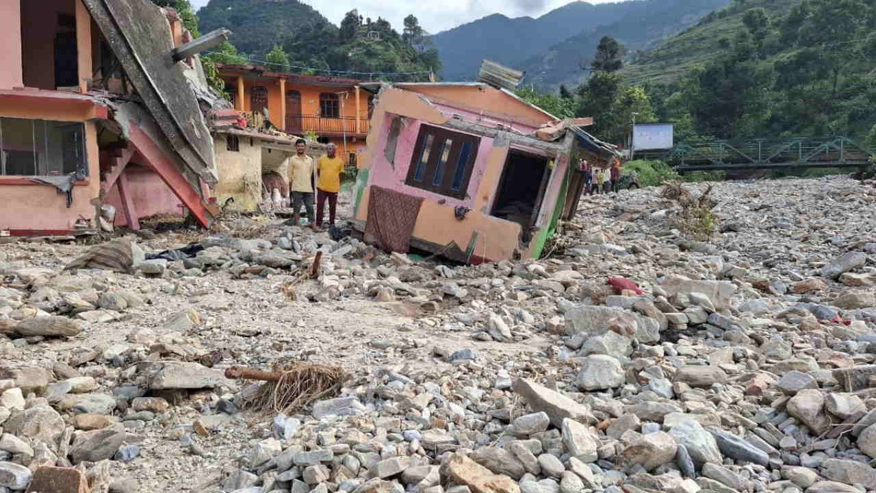 Chamoli disaster Daughters-in-law courage Mamta returned to save her father-in-law got buried under debris