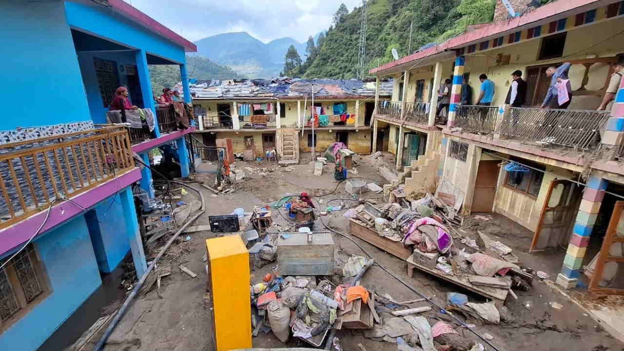Chamoli disaster Daughters-in-law courage Mamta returned to save her father-in-law got buried under debris