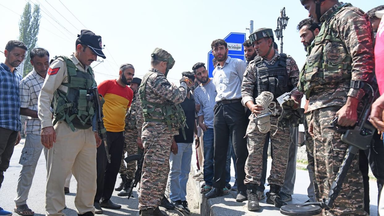 Major danger averted in Srinagar: Suspicious object found near Dal Lake caused panic, security forces detonate