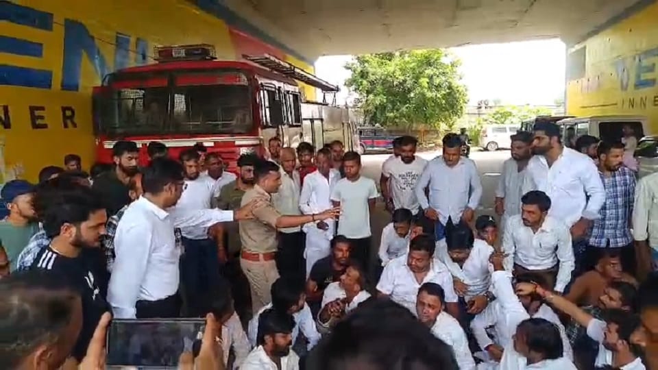 Dadri Panchayat uproar: 15-20 youth arrived with their faces covered and pelted stones at the police