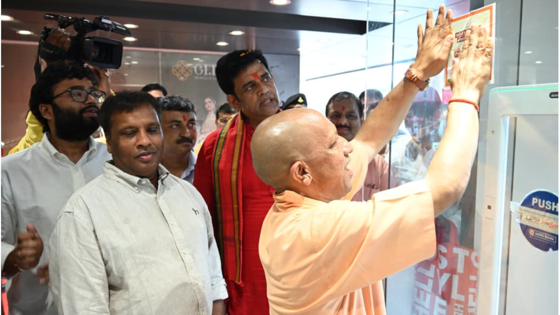CM Yogi met with traders in Gorakhpur. Traders expressed happiness over the GST amendment.