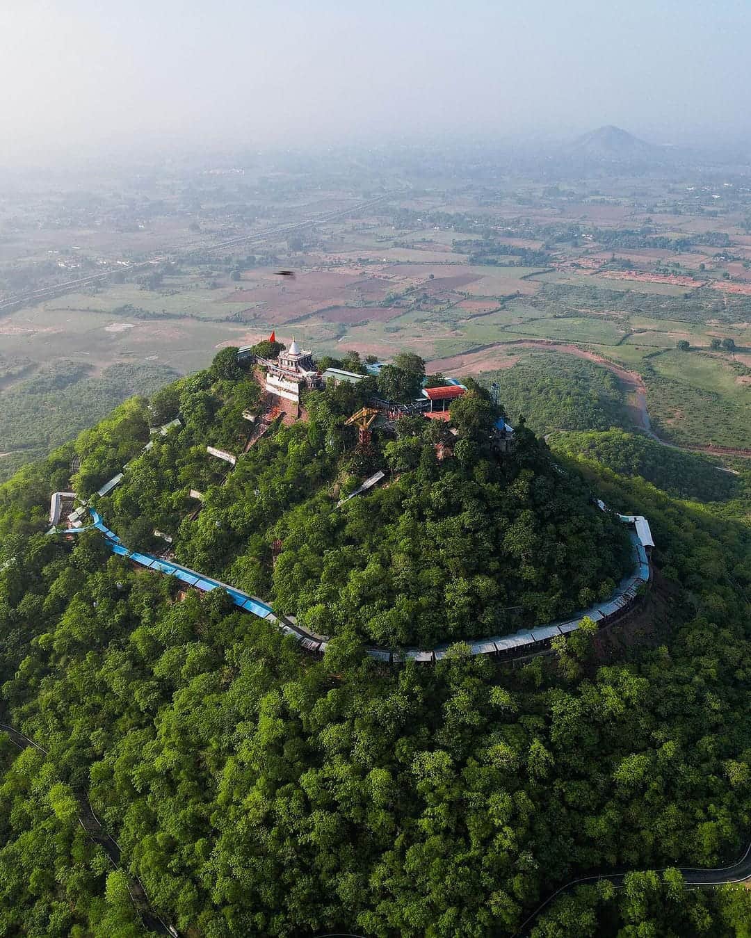 Shardiya Navratri 2025: Maa Sharda Dham Maihar; Even today, Alha and Udal perform the puja first.