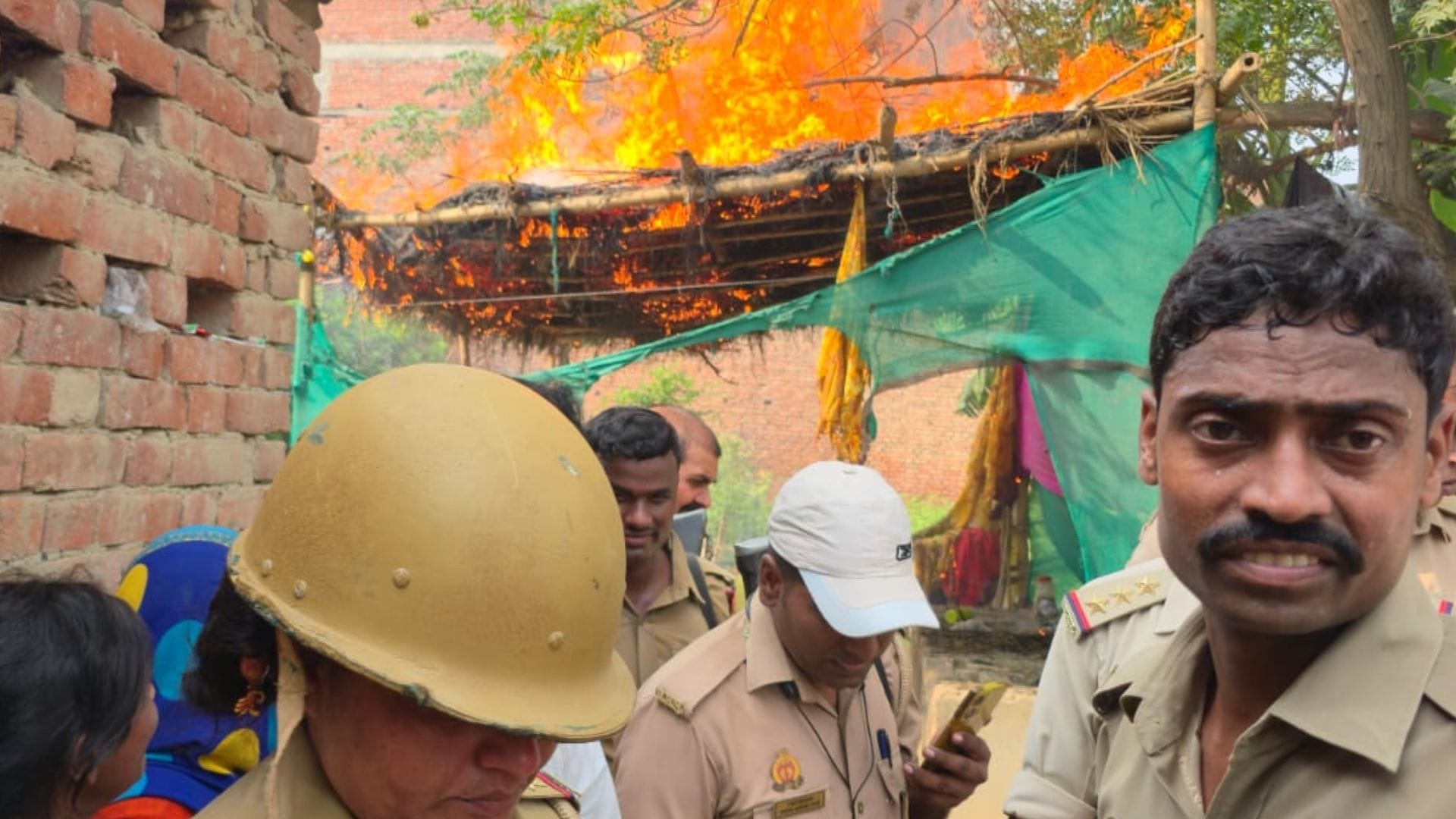 Women lay down on road attempted self-immolation scuffled with Amin encroachment removed