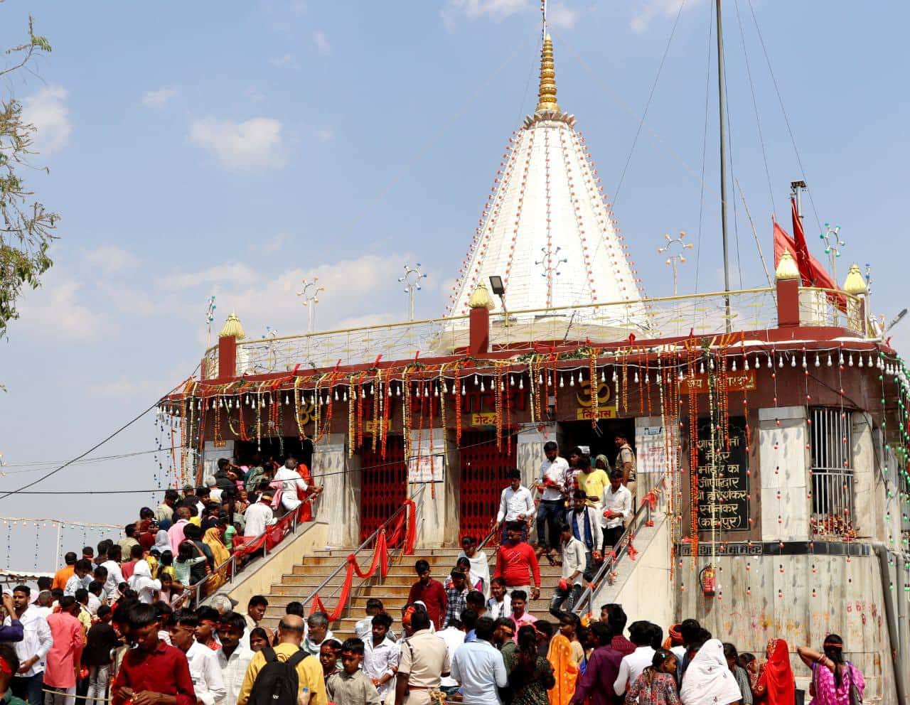 Shardiya Navratri 2025: Maa Sharda Dham Maihar; Even today, Alha and Udal perform the puja first.