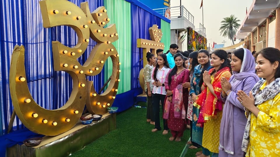Shardiya Navratri 2025: Temples decorated with colorful lights; see photos from Moradabad