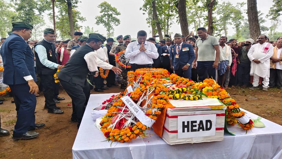 Ranjit merged into the five elements father lit the funeral pyre of his son people bid a tearful farewell in