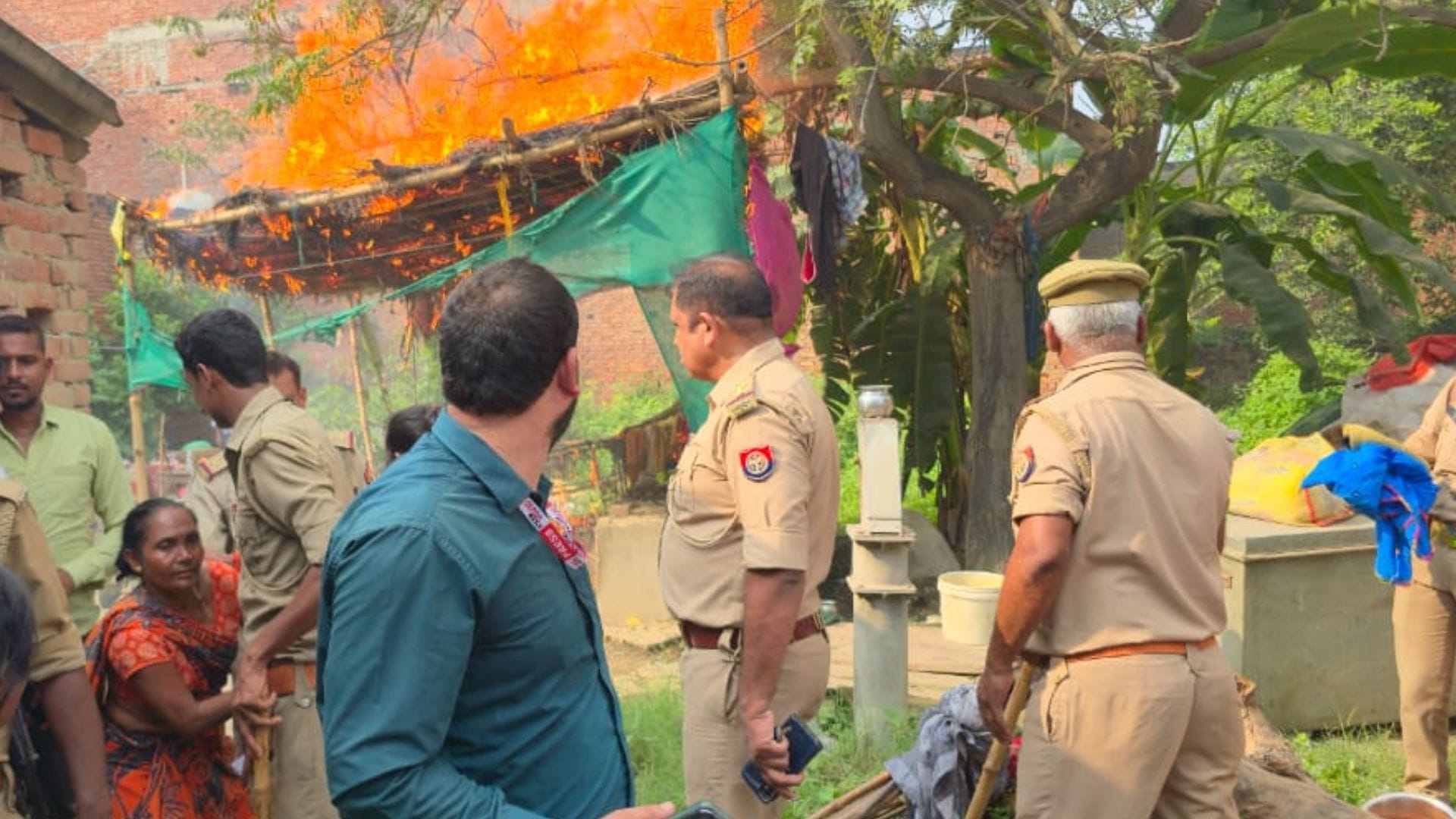 Women lay down on road attempted self-immolation scuffled with Amin encroachment removed