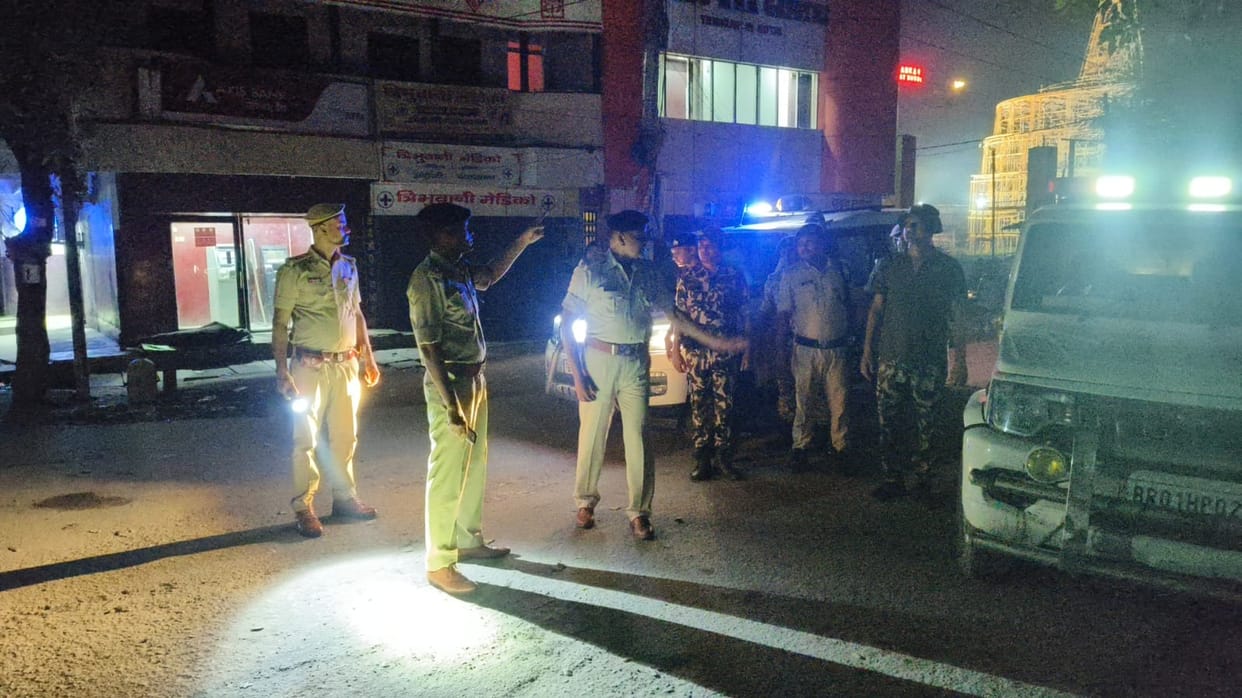 Bihar News: SP goes out to review security arrangements, instructs policemen to remain alert