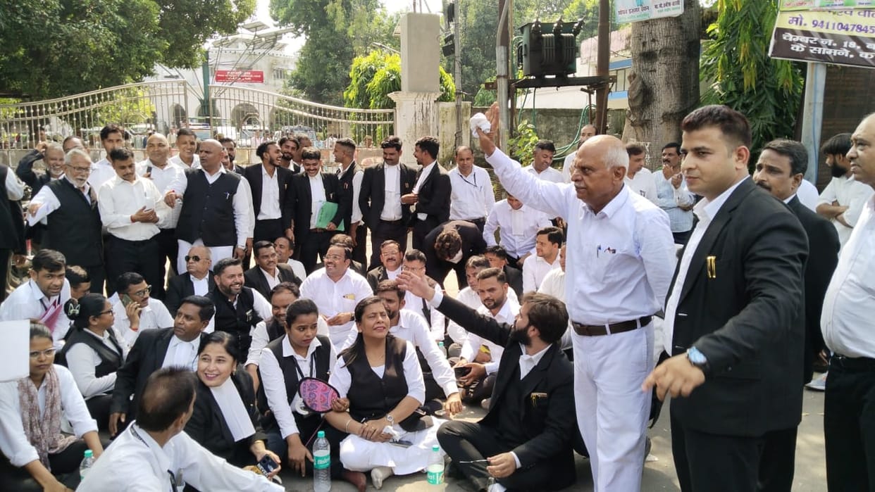Lawyers protest at the Collectorate against the Varanasi case in Bareilly