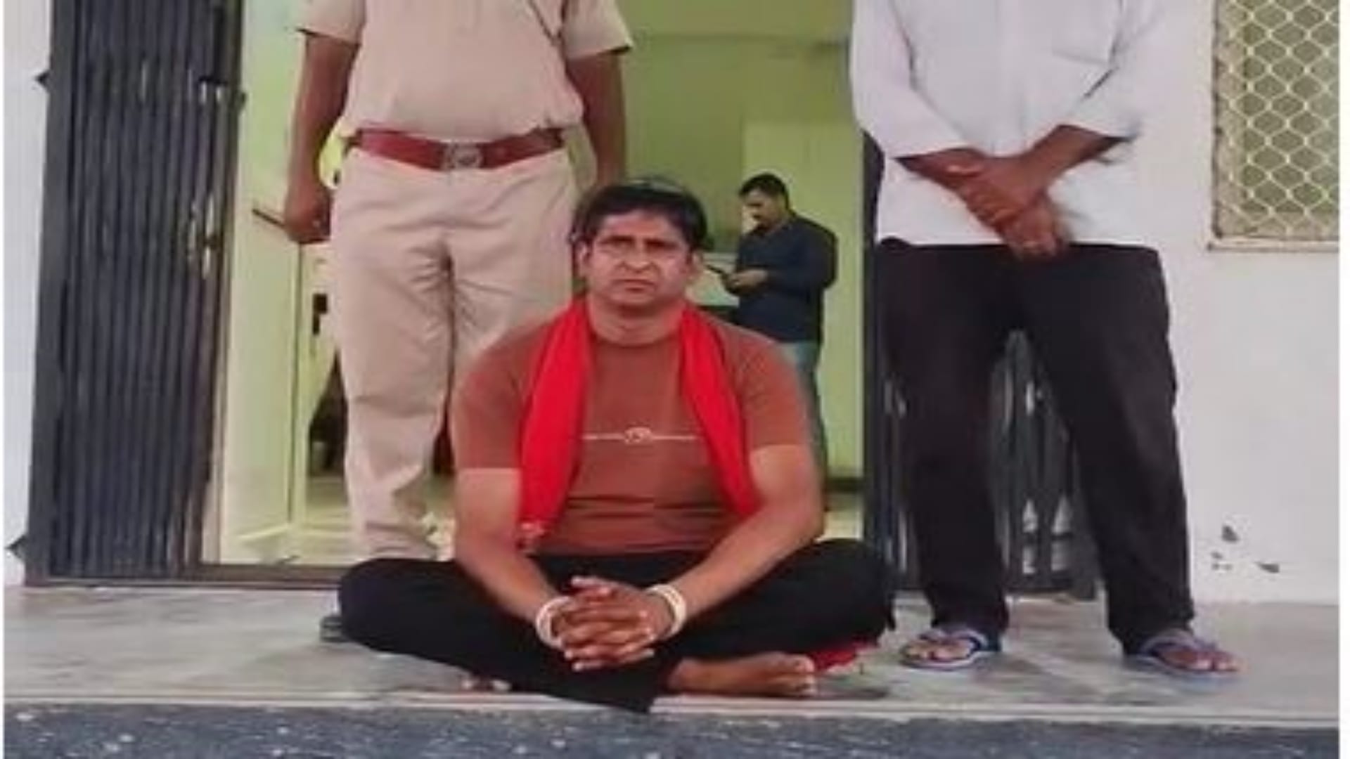 भोपा ने महिला को कोड़ों से पीटा, पुलिस ने किया गिरफ्तार
