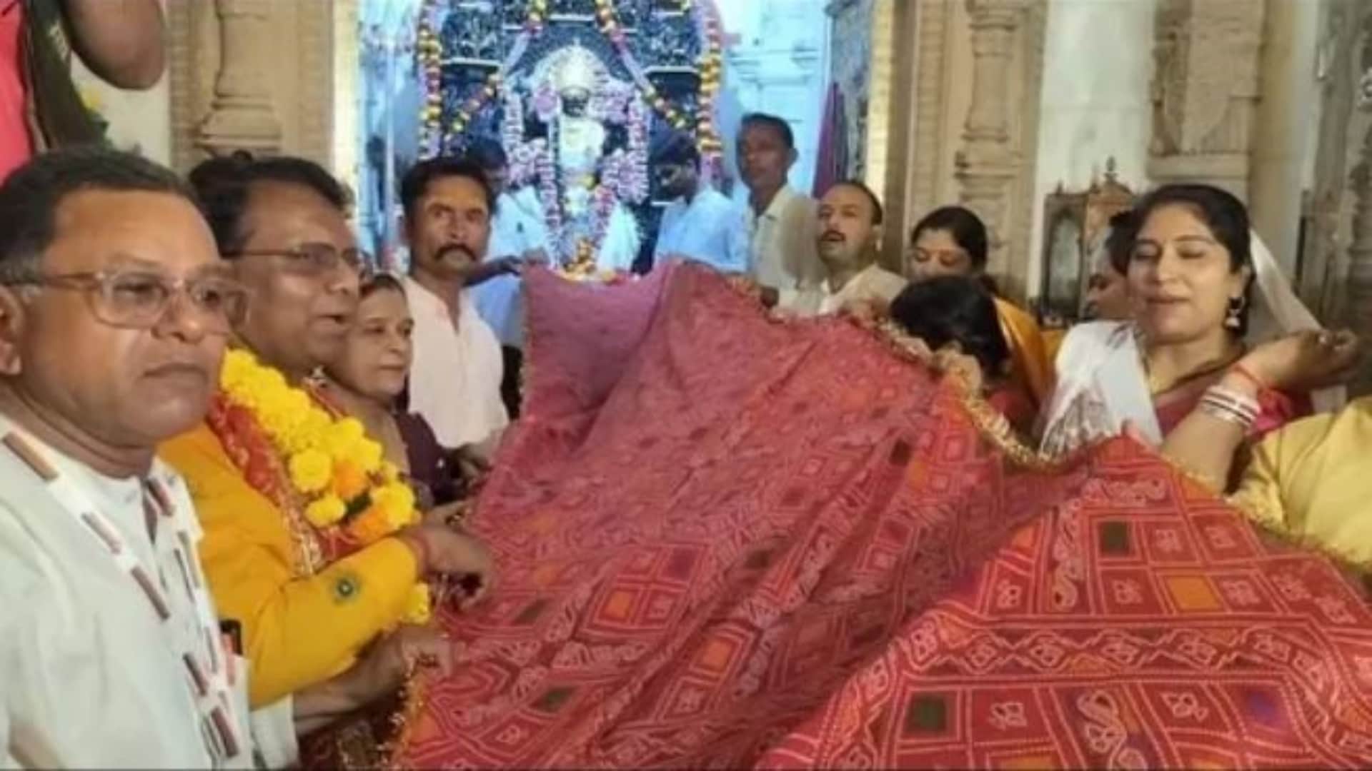 Sharadiya Navratri: 5-Kilometer Long Chunari Of Mafered toa Tripura Sundari, Devotees Seek Blessings