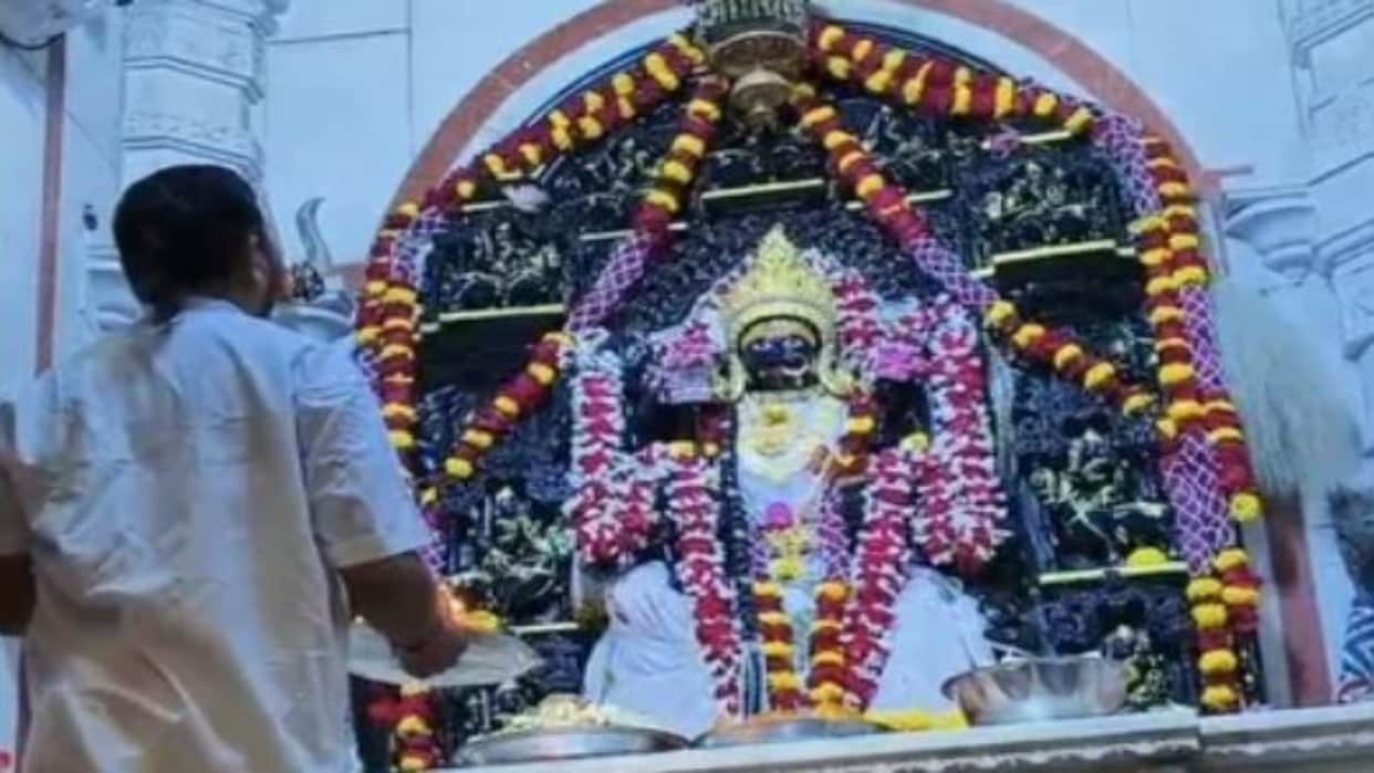 Sharadiya Navratri: 5-Kilometer Long Chunari Of Mafered toa Tripura Sundari, Devotees Seek Blessings