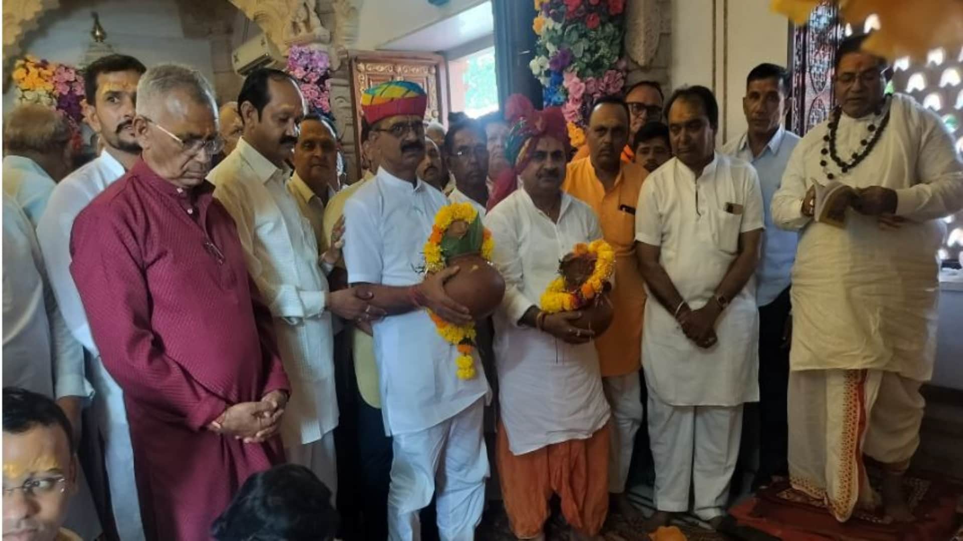 Sharadiya Navratri: 5-Kilometer Long Chunari Of Mafered toa Tripura Sundari, Devotees Seek Blessings