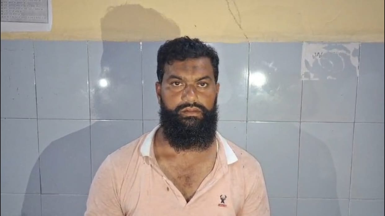 Khurja elder cut finger younger brother steady fight over land