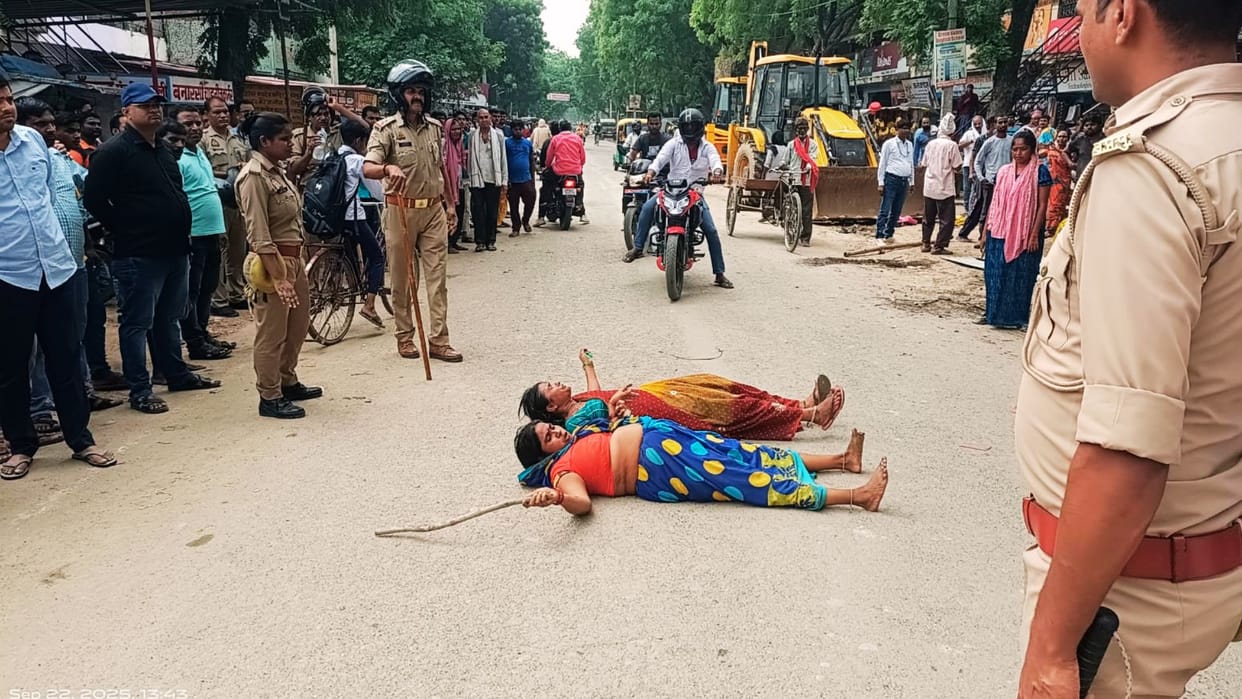 Women lay down on road attempted self-immolation scuffled with Amin encroachment removed