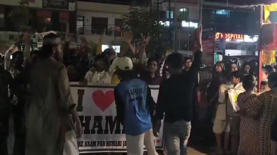 Shuklaganj riot: Unauthorized procession, intelligence failure, police rushed