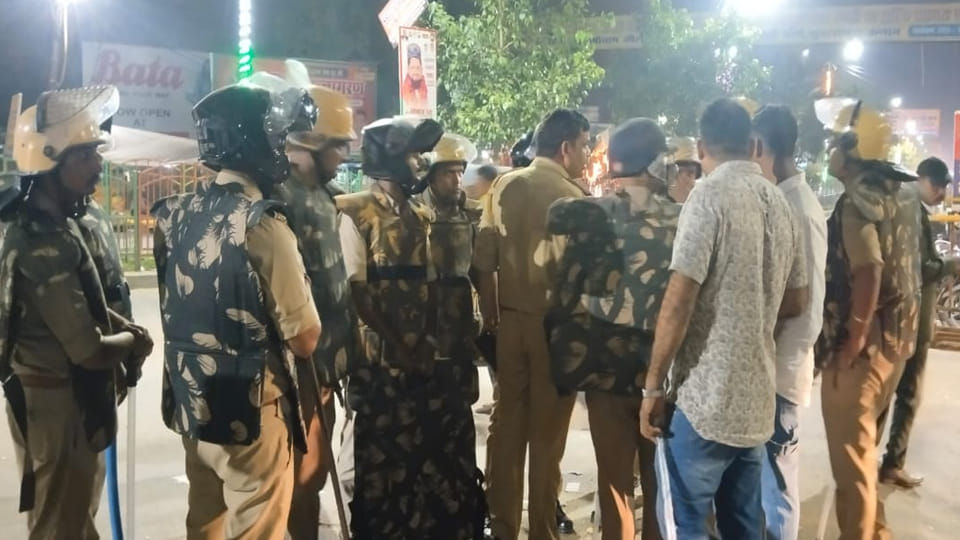 Shuklaganj riot: Unauthorized procession, intelligence failure, police rushed