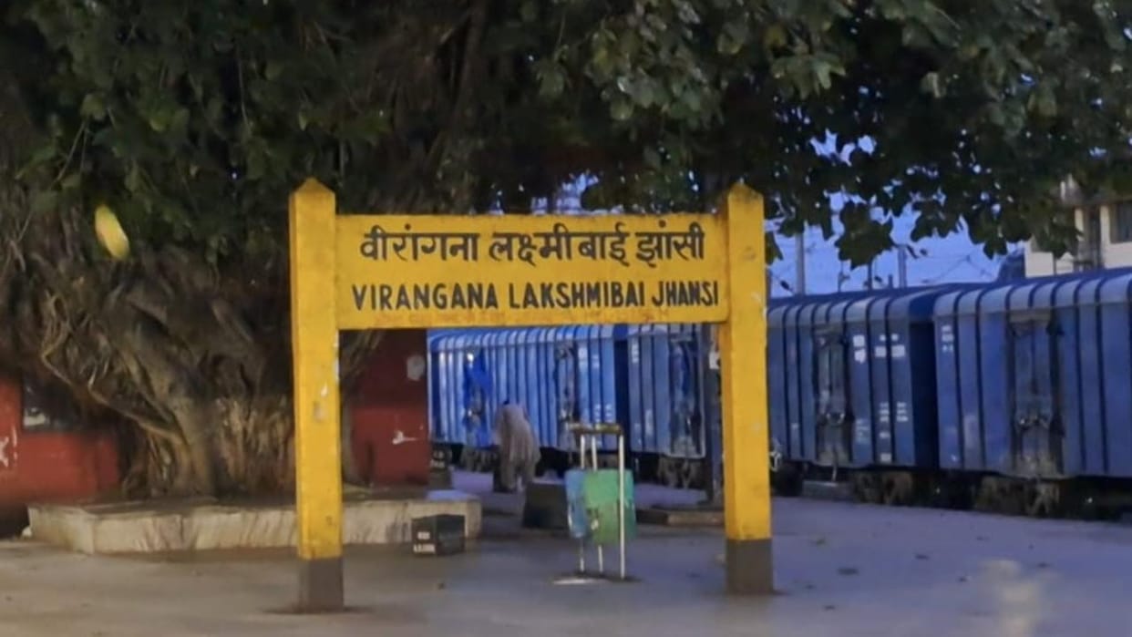 Jhansi: Passenger waiting for train experiences severe chest pain