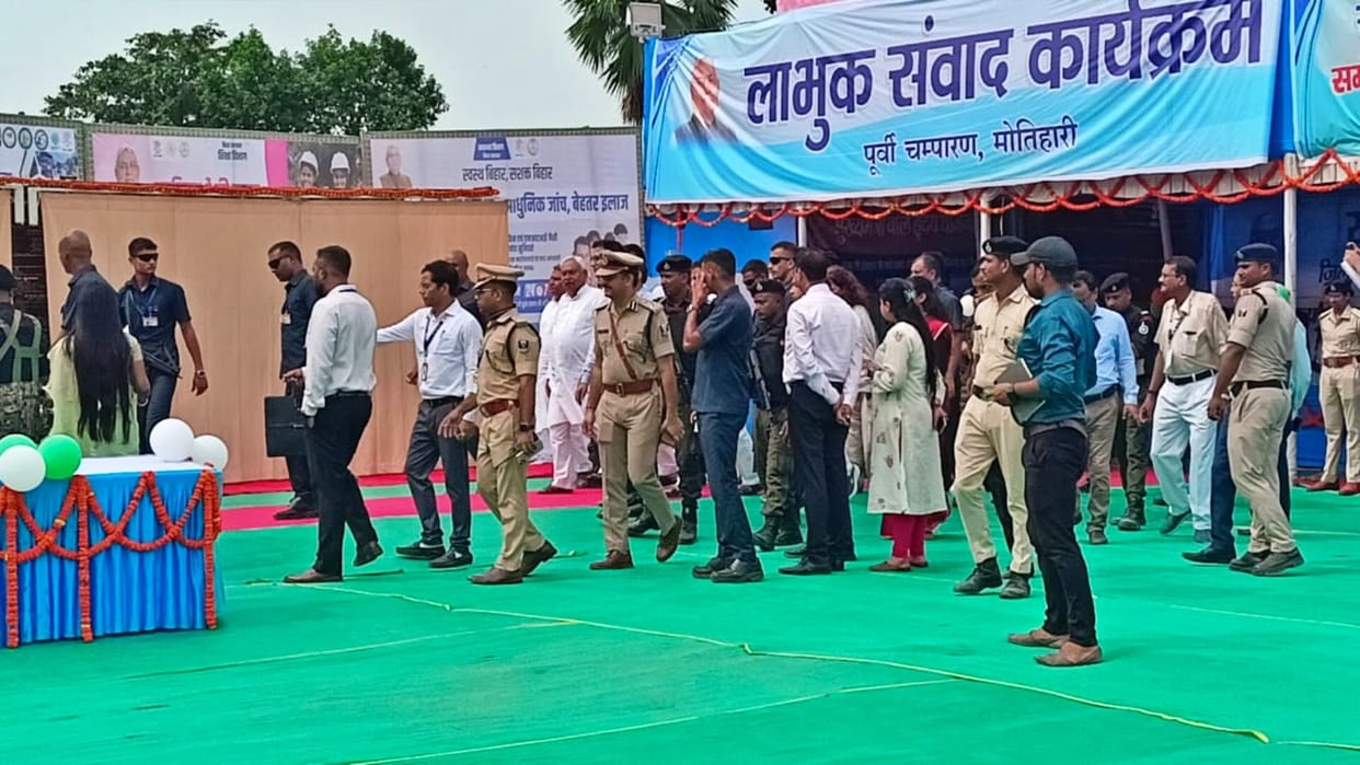 Bihar Election 2025: Nitish Kumar Attacks Opposition in Motihari, Slogans Raised for Winning 225 Seats
