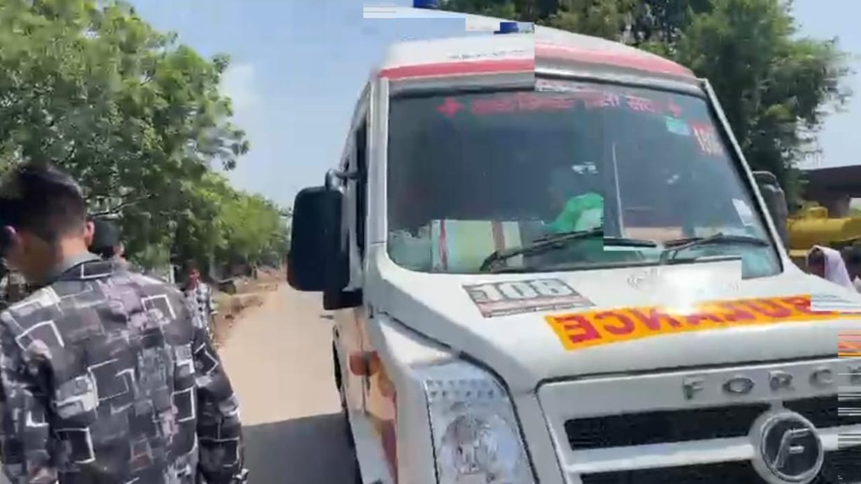 Jhansi: Taxi overturned after collision with bus, three injured including elderly woman dead