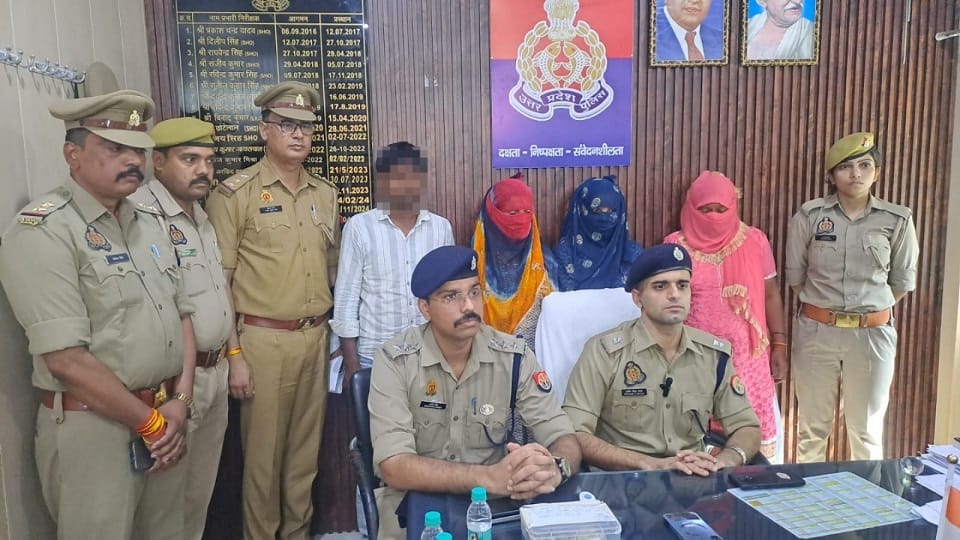 Honey trap gang members arrested in Aligarh