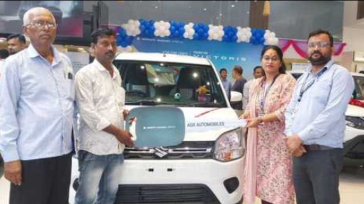 GST relief 315 cars and 1020 bikes sold on the first day of Navratri in varanasi