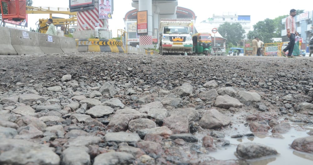 Kanpur Satish Mahanas tough stance in review meeting said take officers to GT Road then know how many potholes