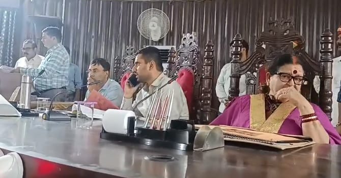 Kanpur Mayors health deteriorated amid discussion on house tax said I am fasting House meeting adjourned