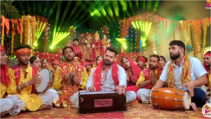 actor Khesari Lal Yadav Bhojpuri Devi Geet Mai Ke Jhulanwa release and trending