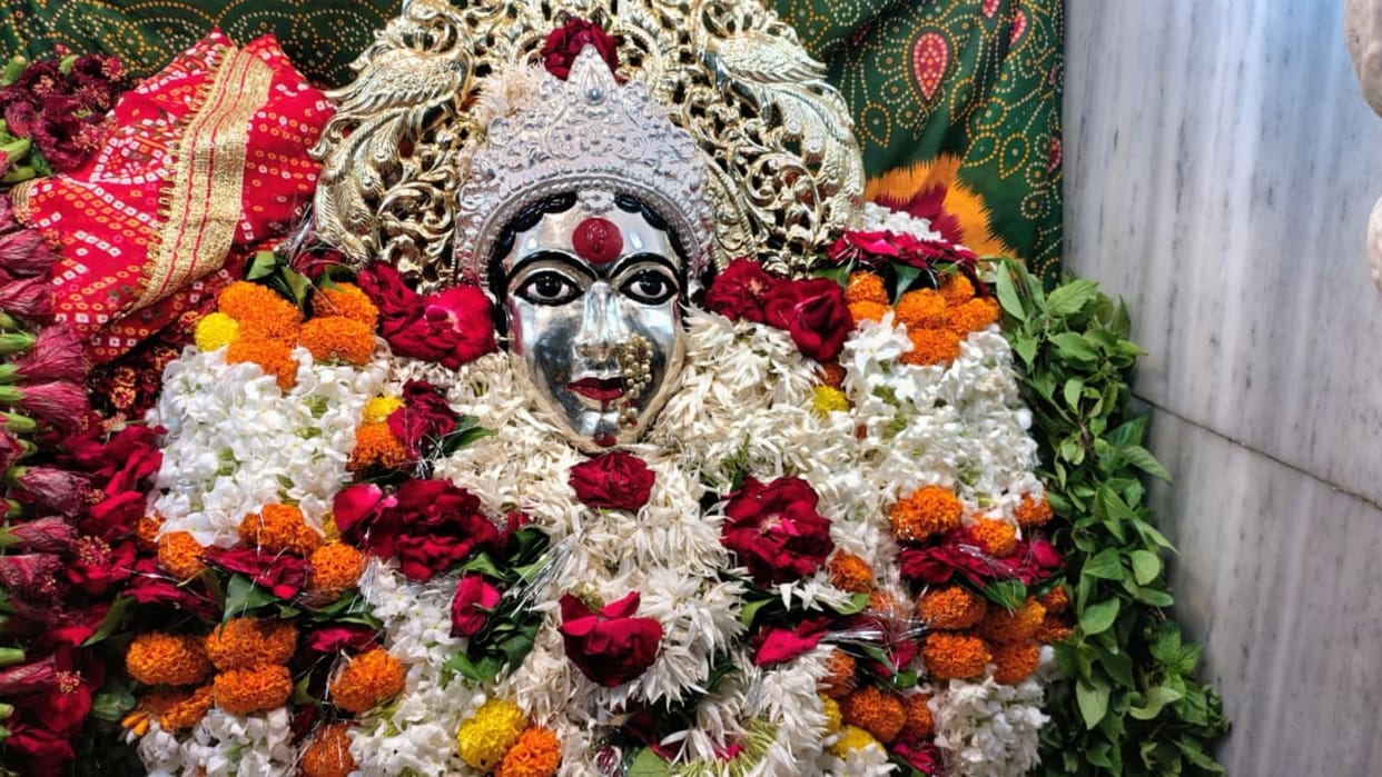 Shardiya Navratri 2025 devotees darshan and puja of Maa Brahmacharini in Varanasi