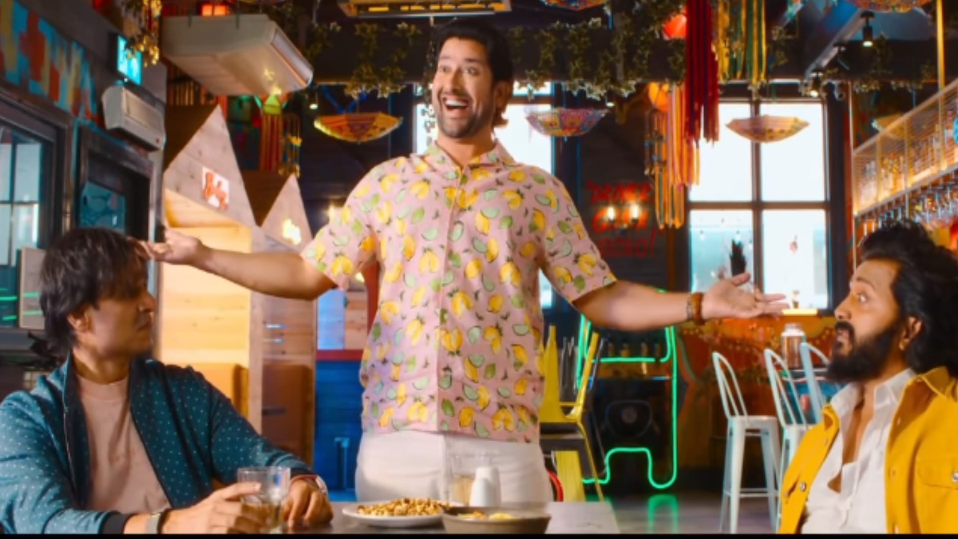 Masti 4 day 2 box office collection Ritesh deshmukh aaftab vivek oberoi film
