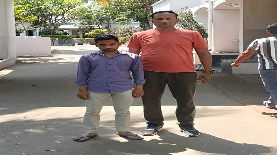 पुलिस की गिरफ्त में आरोपी