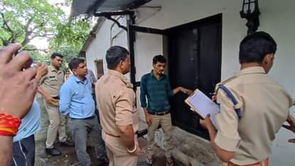 Jaisingh found hanging in a hotel in Maheshwar, police investigating