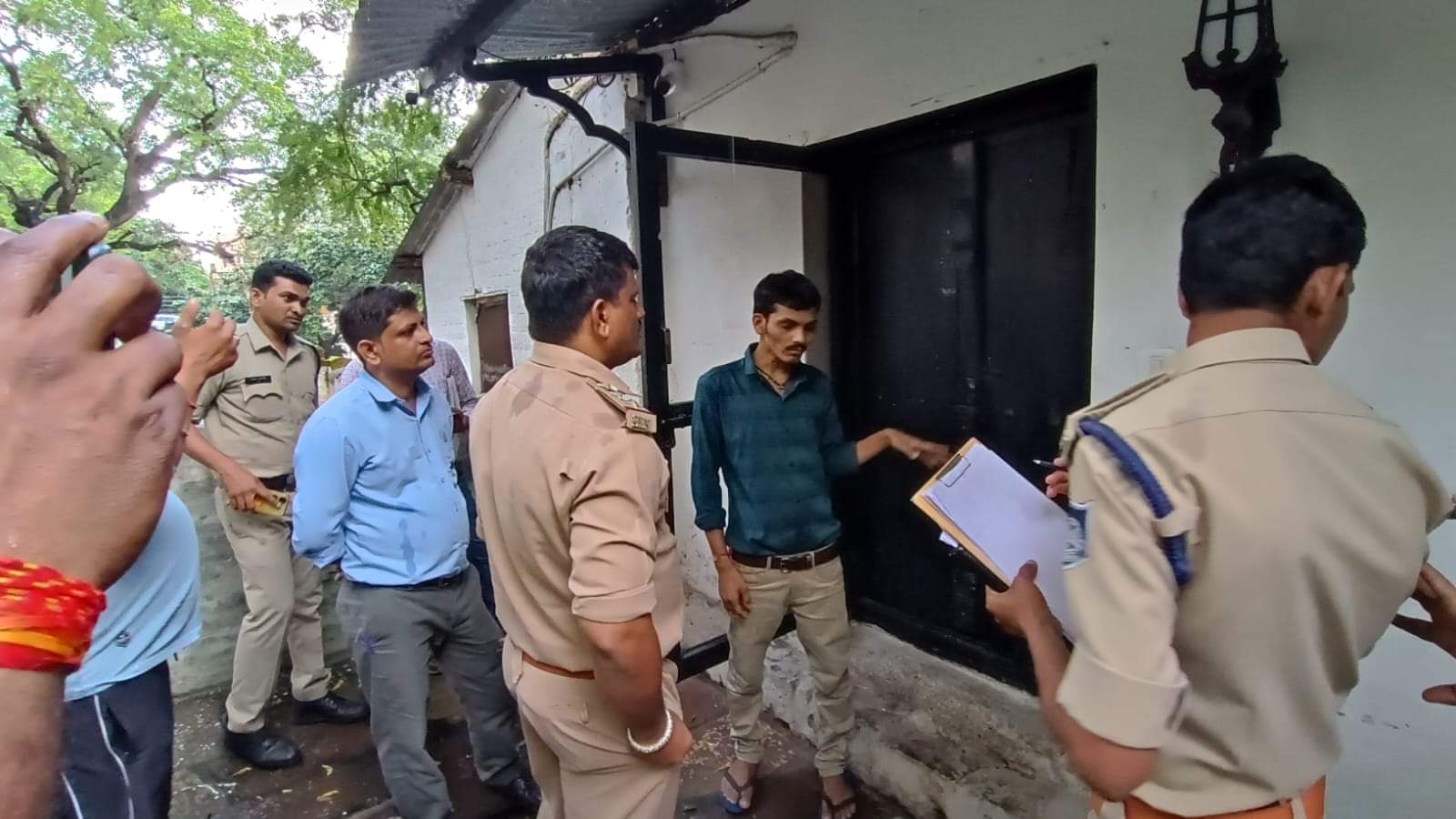 पुलिस मामले की जांच में जुटी।