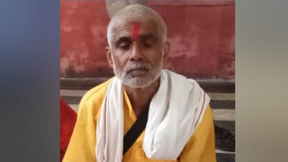 Prayagraj Road accident Four people including a retired soldier and his wife died and three women were injured