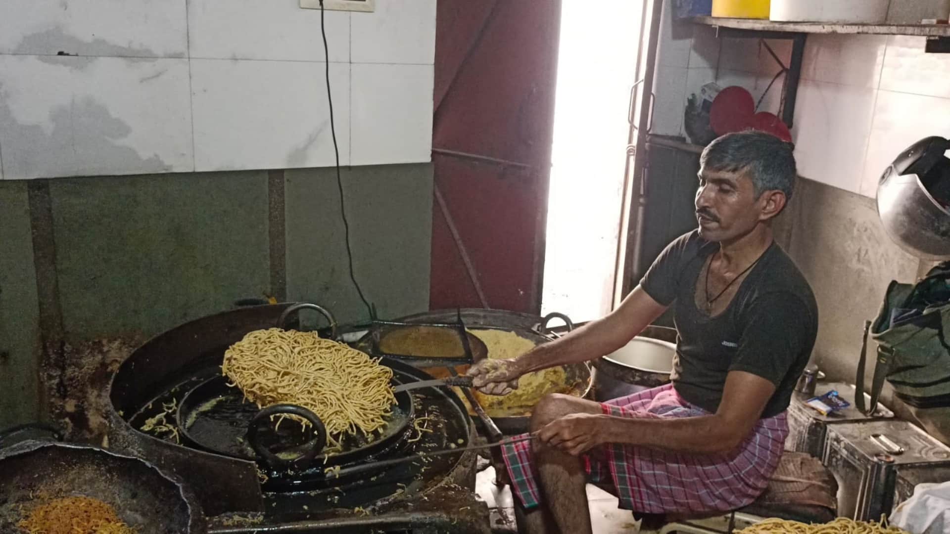 Bikaner News: GST Cut Brings Smile to Bhujia Lovers, Prices Drop 15-20 Rupees, Sales Expected to Rise