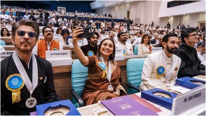 Best Moments Of 71st National Film Awards Shah Rukh Hugged Mohanlal Rani Mukerji Clicked Photo Of Vaibhavi