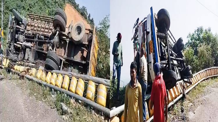 Road Accident: Two People Died And 19 Were Injured When A Truck Carrying Pilgrims From Punjab Overturned At A – Amar Ujala Hindi News Live