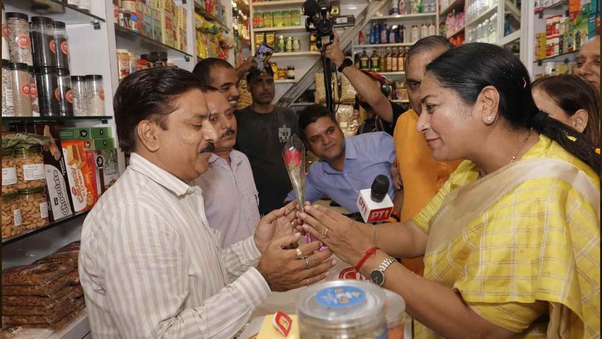 GST 2-0 Nirmala Sitharaman and cm Rekha visited major markets in Delhi to gather feedback