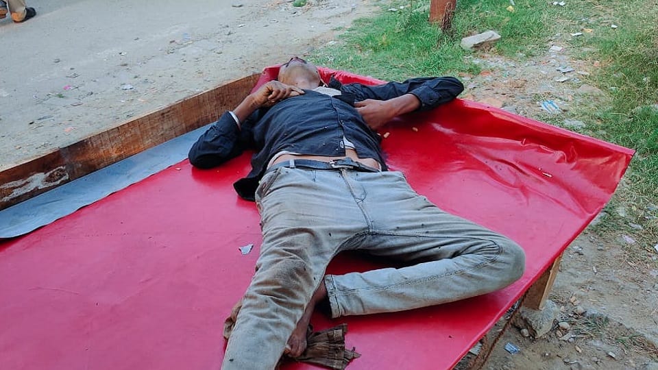 man crushed to death with a brick during a liquor party in Bareilly