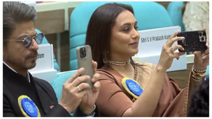 Best Moments Of 71st National Film Awards Shah Rukh Hugged Mohanlal Rani Mukerji Clicked Photo Of Vaibhavi