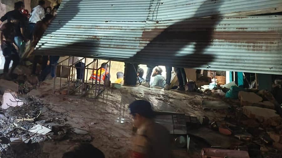 Indore News building collapse accident photo video