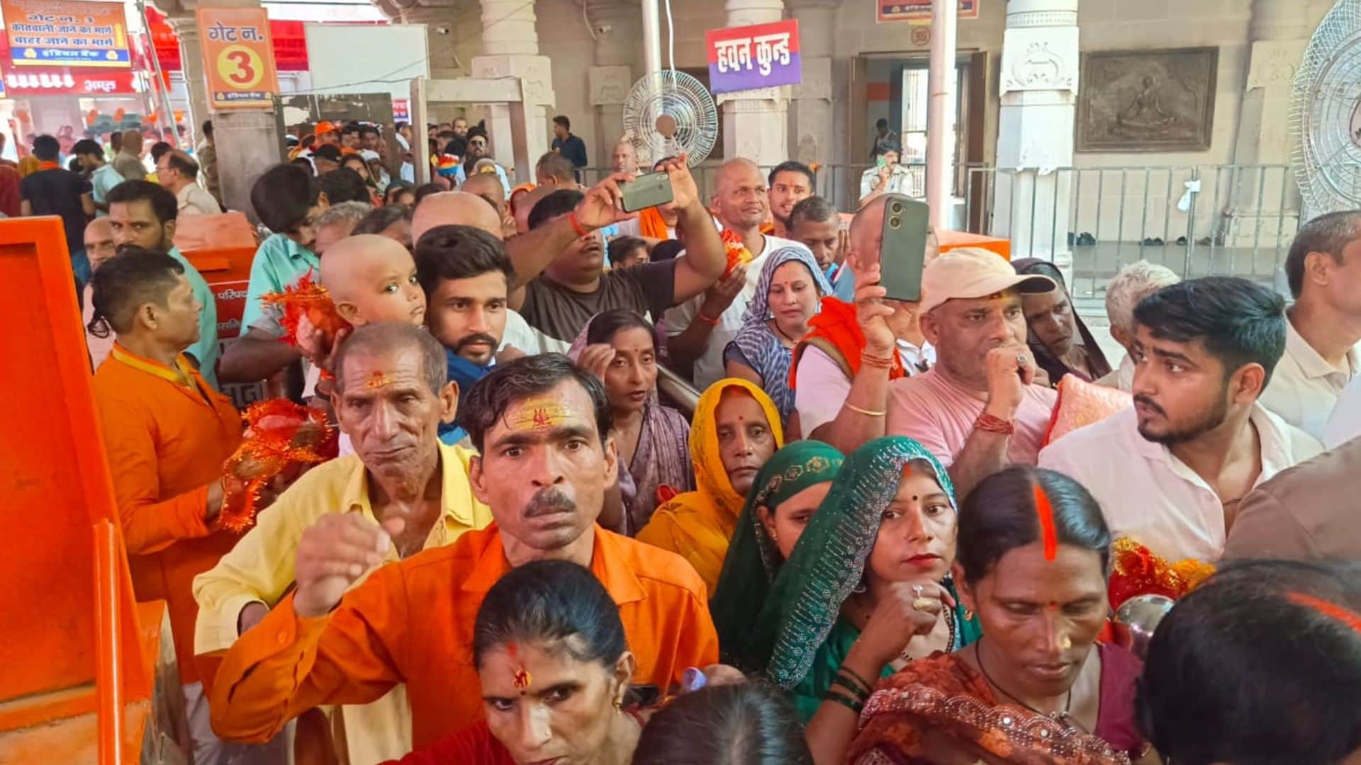 Navratri second day devotees visited Vindhyachal temple for darshan in mirzapur