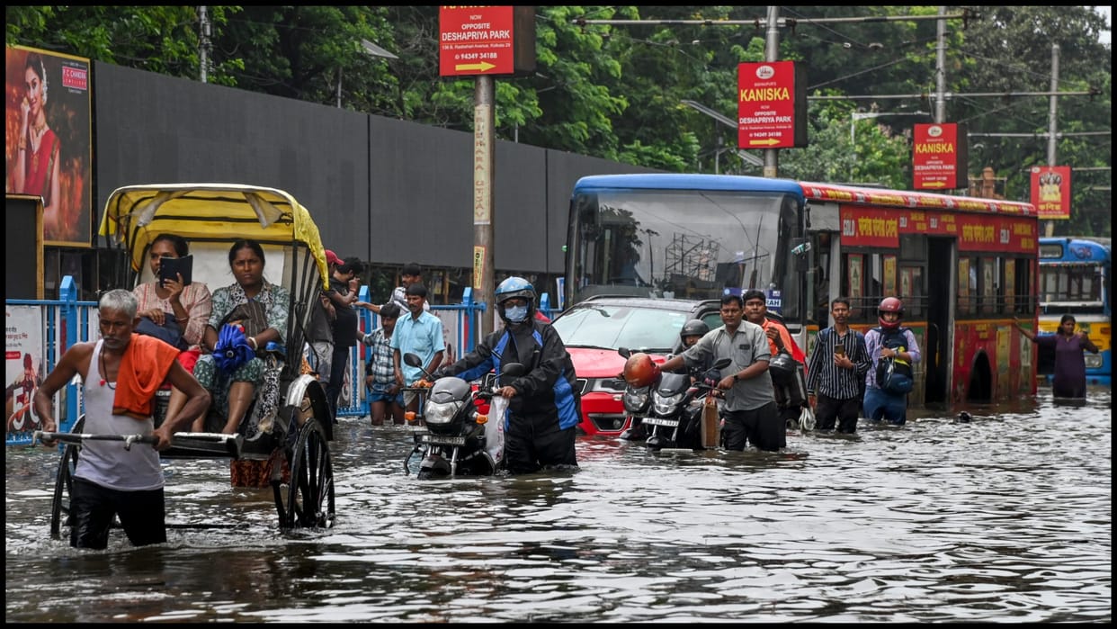 West Bengal Kolkata Heavy rains IMD Low pressure area roads innundated with Water news and updates