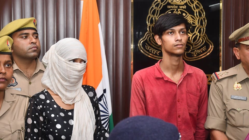 Moradabad Painter Yogesh Murder lover Manoj bought a new SIM card and spoke to Swati After painter murder