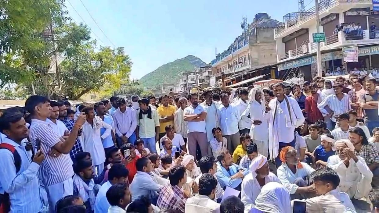 Alwar News: Dumper Truck Crushes Bike Riders, Four Family Members Killed, Angry Villagers Block Road